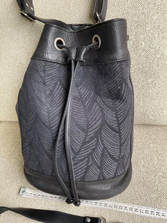 NEISNA Weer Echtleder Beuteltasche (Rucksack) Schwarz