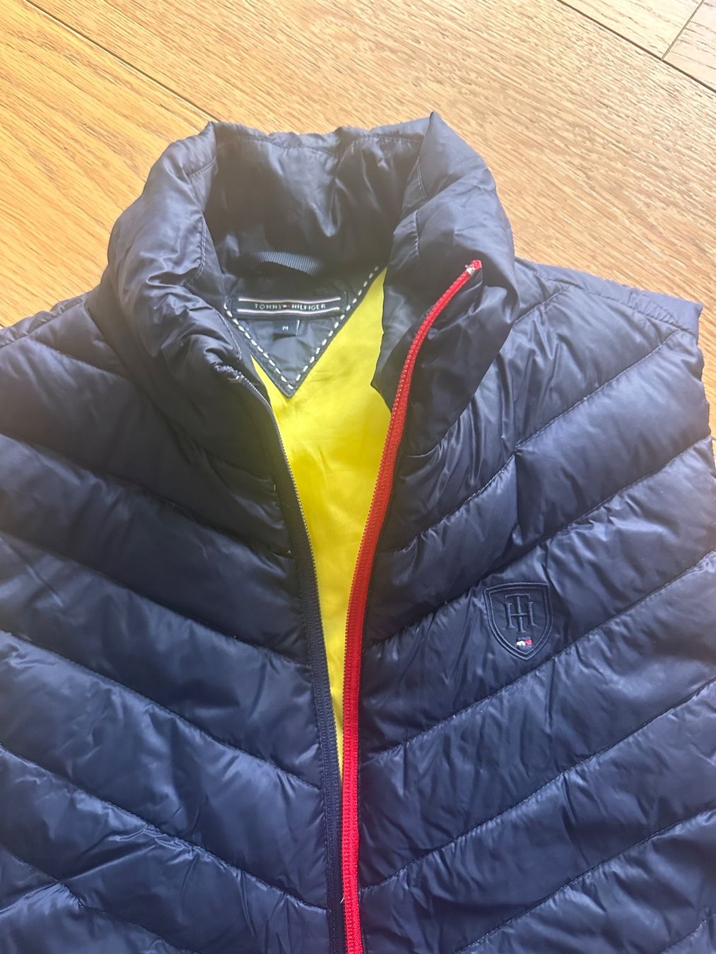 Tommy Hilfiger Gilets & Westen: Hilfiger Daunenweste m – Gebraucht aus Pfaffhausen von Klaras_second_hand 3