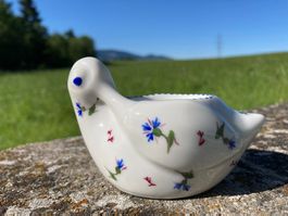 Eierbecher handbemalt mit Initialen signiert  Form: Huhn