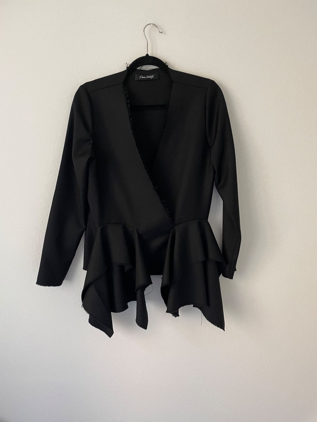 Giacche: Designerjacke Schwarz S 100% Wolle Statement Piece – Usato da Uetikon am See venduto da happywishes 2