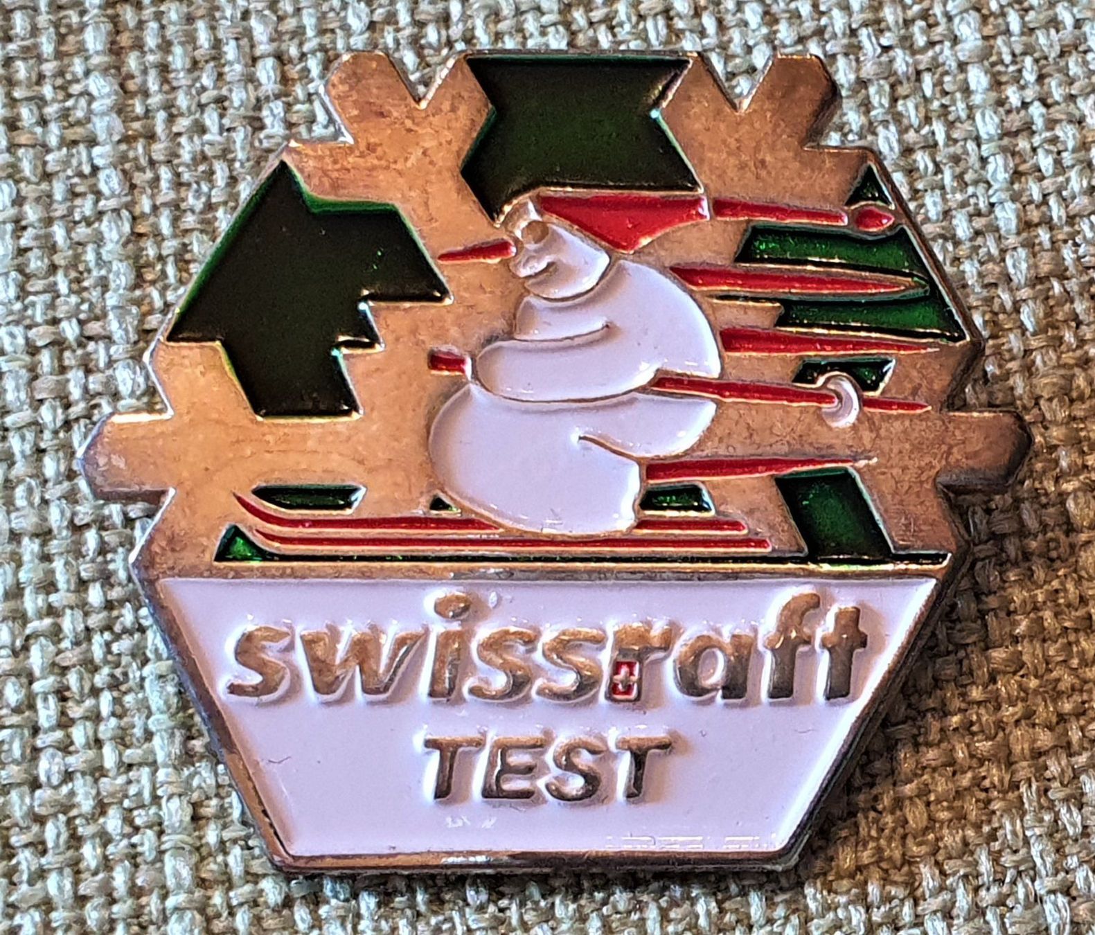 Placchette & Badge: M064 - Pin Swissraft Test Ski Schneemann – Usato da Reinach BL venduto da Boston-Verkauf