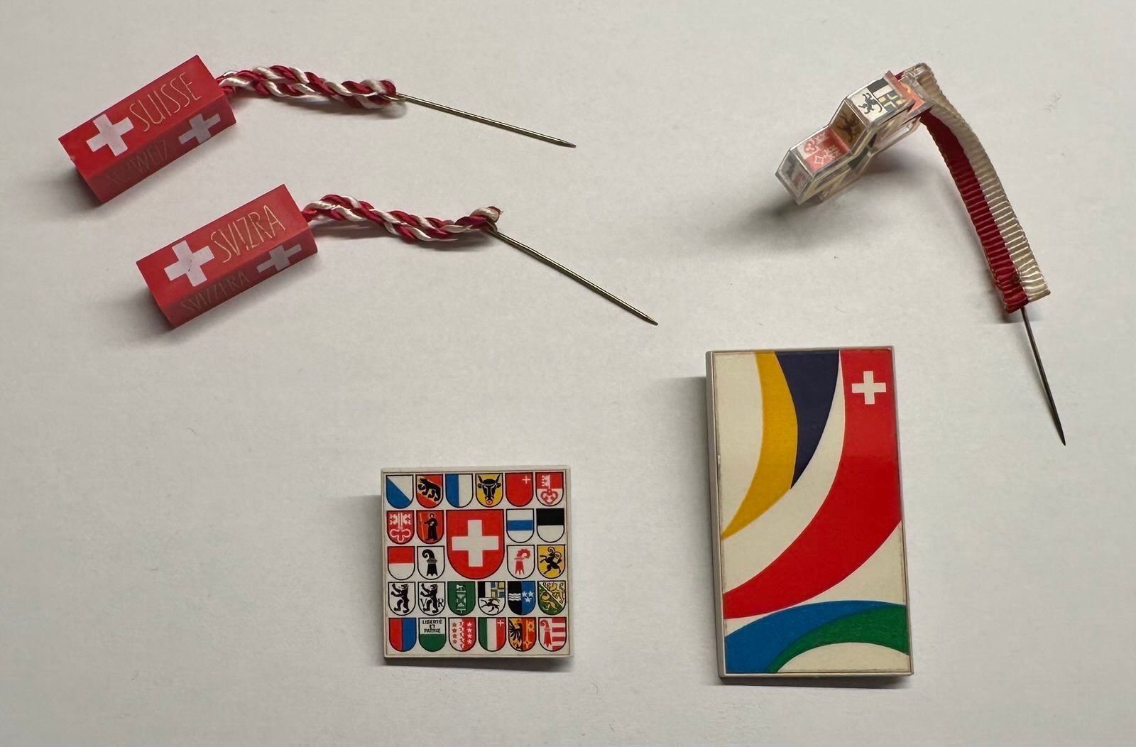 Placchette & Badge: 5 alte 1. August Abzeichen – Usato da Gümligen venduto da Delphi6