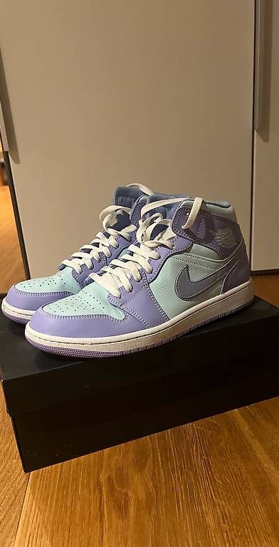Chaussures hommes: Jordan 1 Mids  – Neuf avec emballage d'origine à Zürich par and_fwy7