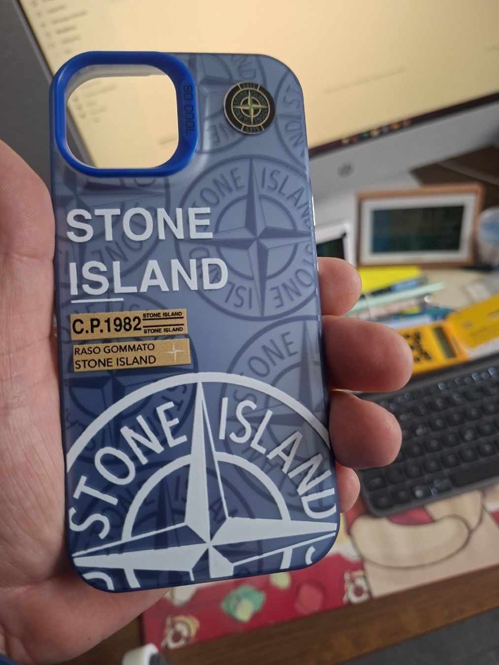 Apple Cover & Protezioni schermo: Coque iphone 15 Stone island neuf – Nuovo e nell'imballaggio originale da noréaz venduto da mepla76