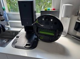 iRobot Roomba i7 Saugroboter mit Ladestation
