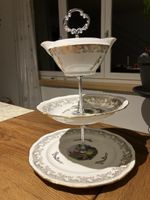3-Stöckige Etagere mit Goldrand - Vintage Servierständer