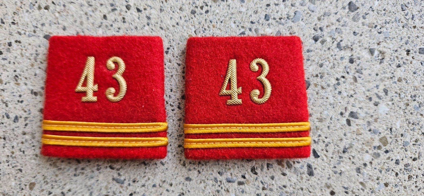Schweizer Armee Plaketten & Abzeichen: *** Patten /Schulterschlaufen mit Nummer *** – Gebraucht aus Riedholz von fr_sIruP
