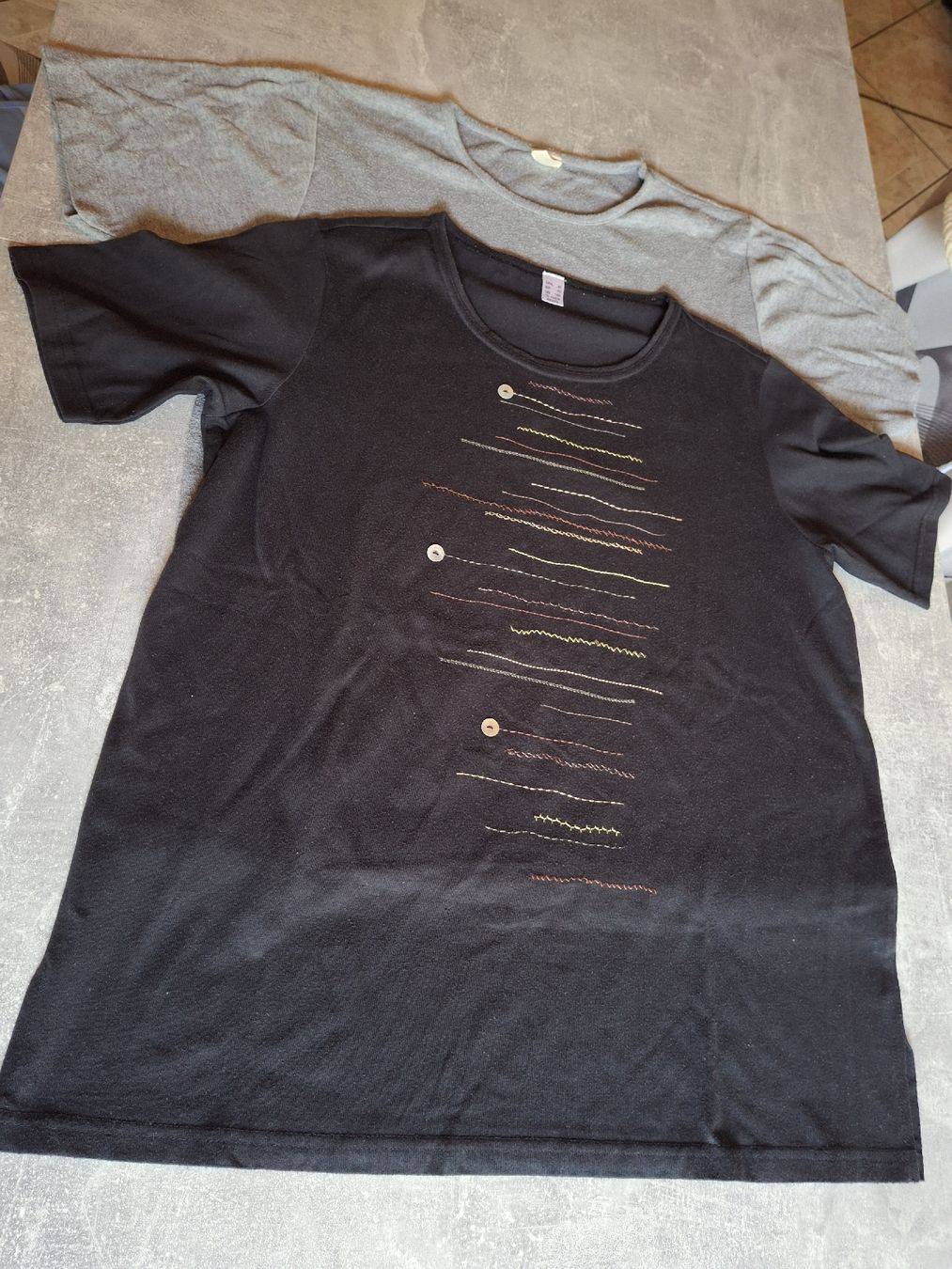 T-shirt: T-shirt (2) taille 40 – Usato da Villiers venduto da san_jn5w 1