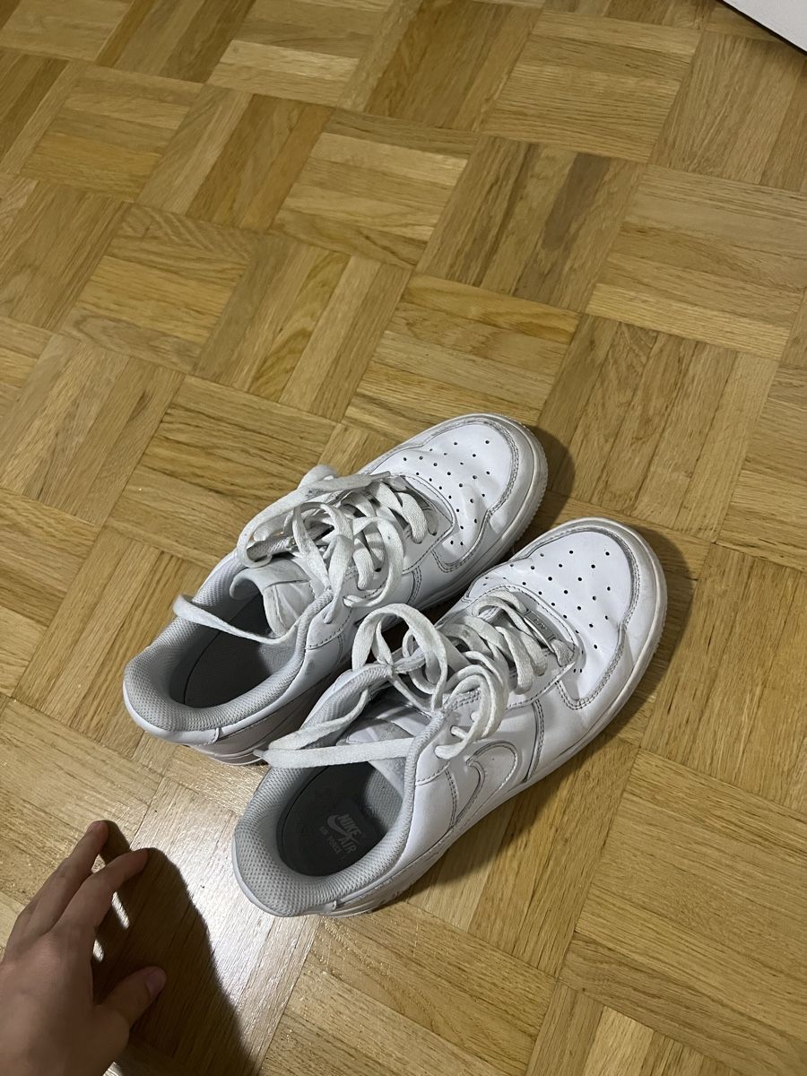 Nike Scarpe da uomo: Klassische Nike Air Force 1 - Grösse 37.5 – Usato da Rubigen venduto da mil_98vx 5