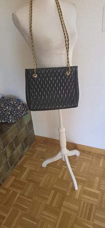 Schwarze Leder Handtasche mit Goldkette - Top Zustand!