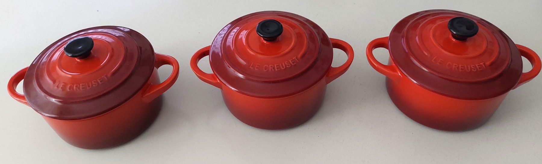 Le Creuset Teglie da forno: 3 Le Creuset Mini-Cocottes mit Deckel, neuwertig – Nuovo (secondo la descrizione) da Uitikon Waldegg venduto da Boots15