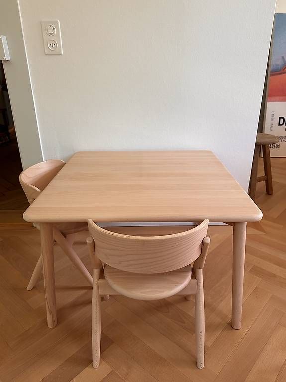Tischset: neuer Kindertisch mit passenden Kinderstühlen – Gebraucht aus Zürich von annaballerina97