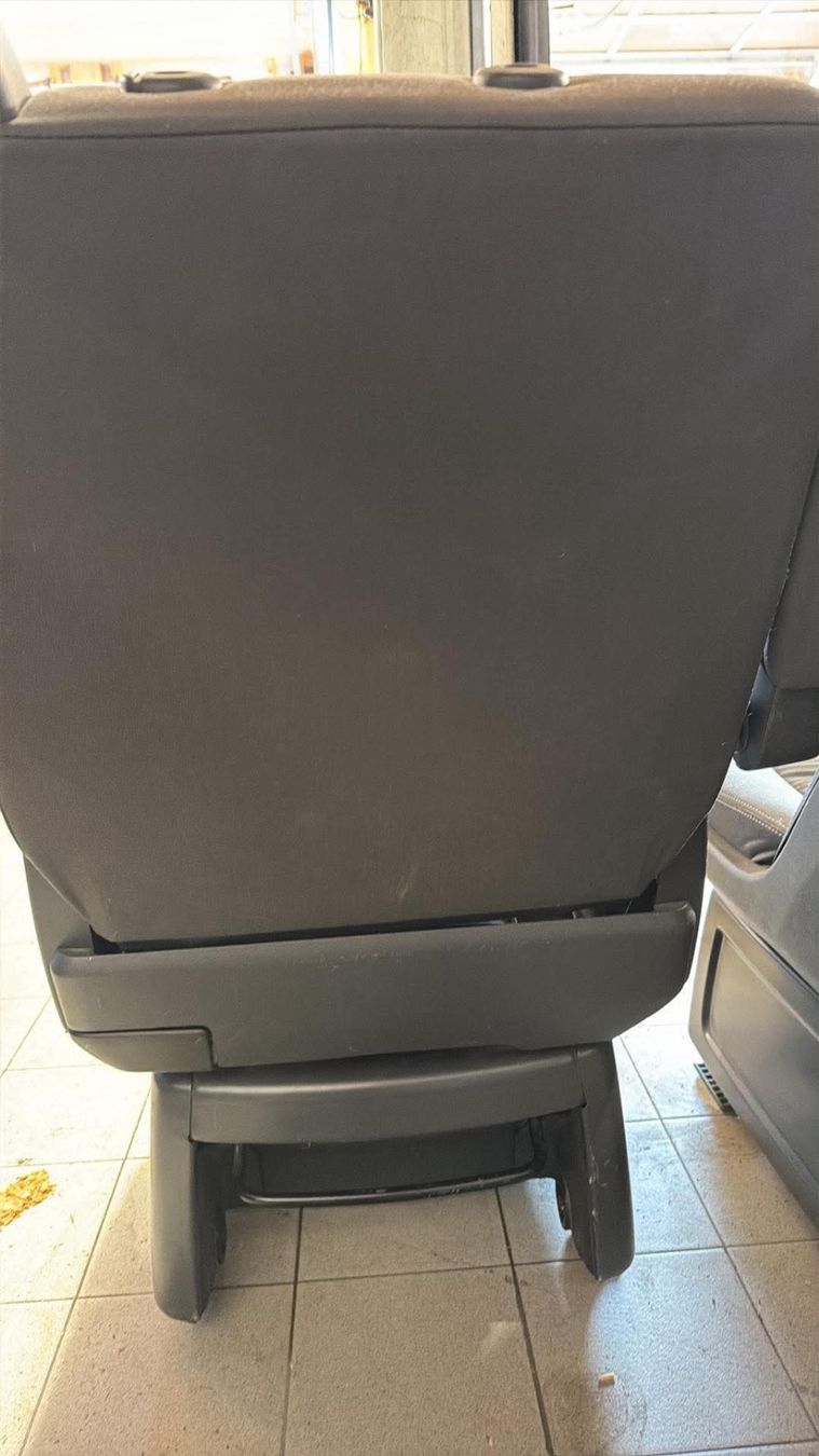 VW Tutti i ricambio: Sièges VW T5, T6 – Usato da Sion venduto da wik_77jh 5