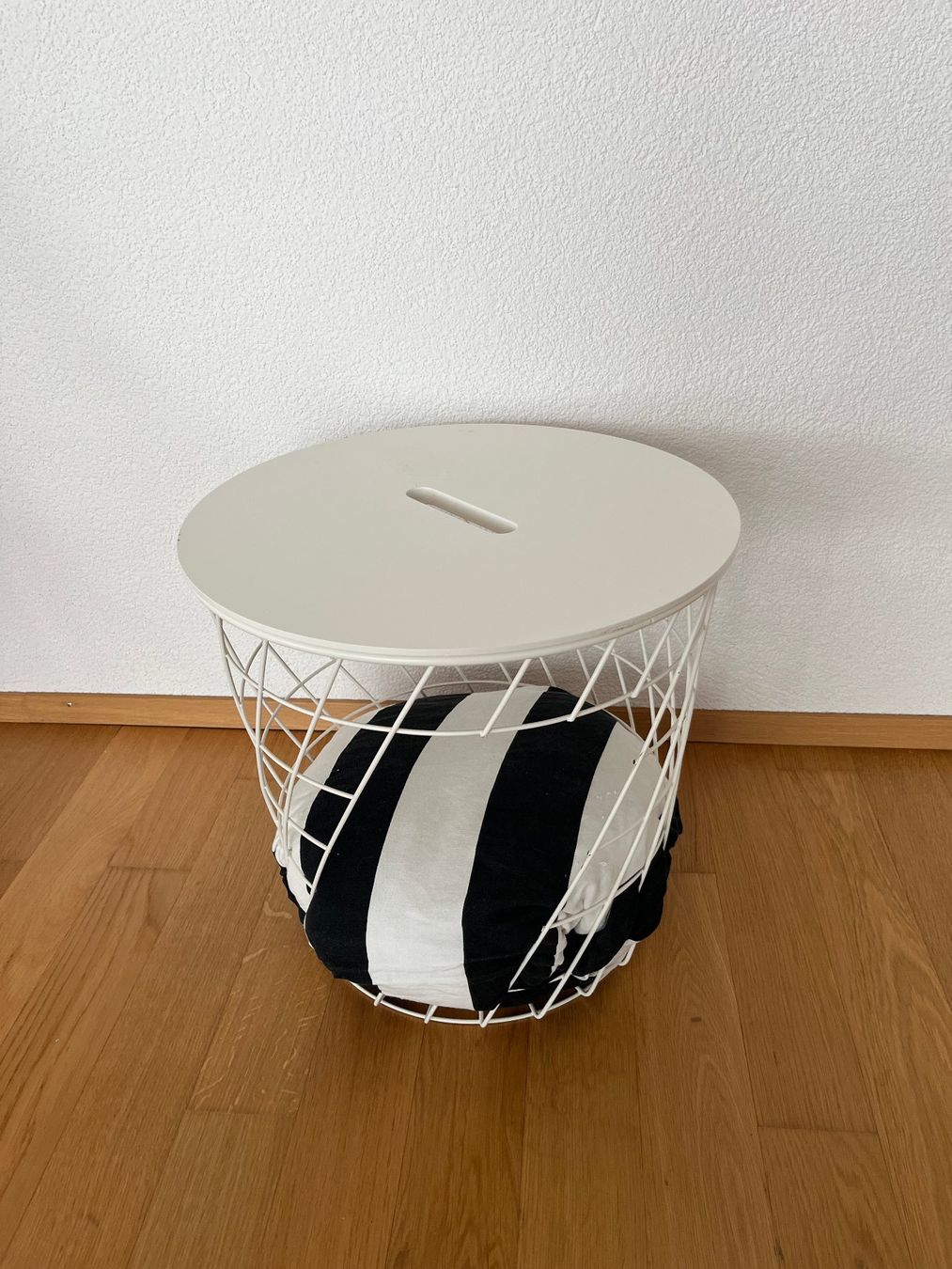 Ikea Cucce & Letti: Beistelltisch / DIY Katzenkorb IKEA – Usato da Langenthal venduto da lauras00 1