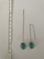 Longues boucles gold réglables cabochon vert foncé