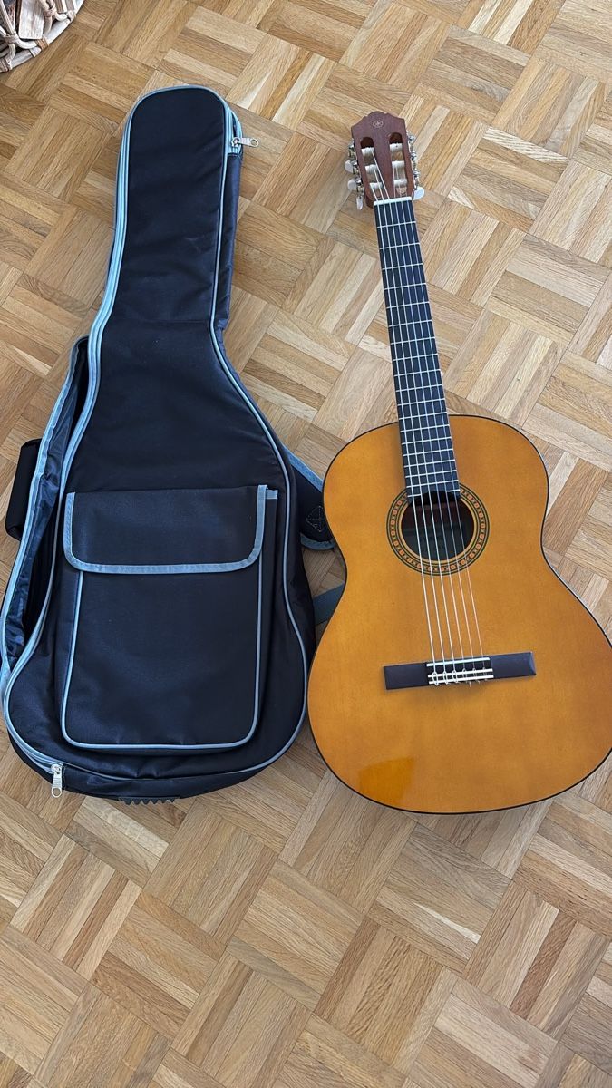 Yamaha Musikinstrumente: Yamaha Guitar with Bag  – Neu (gemäss Beschreibung) aus Pully von Barbinef