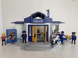 Playmobil Polizeistation mit Polizeitöff, Tresor, Ganoven, …