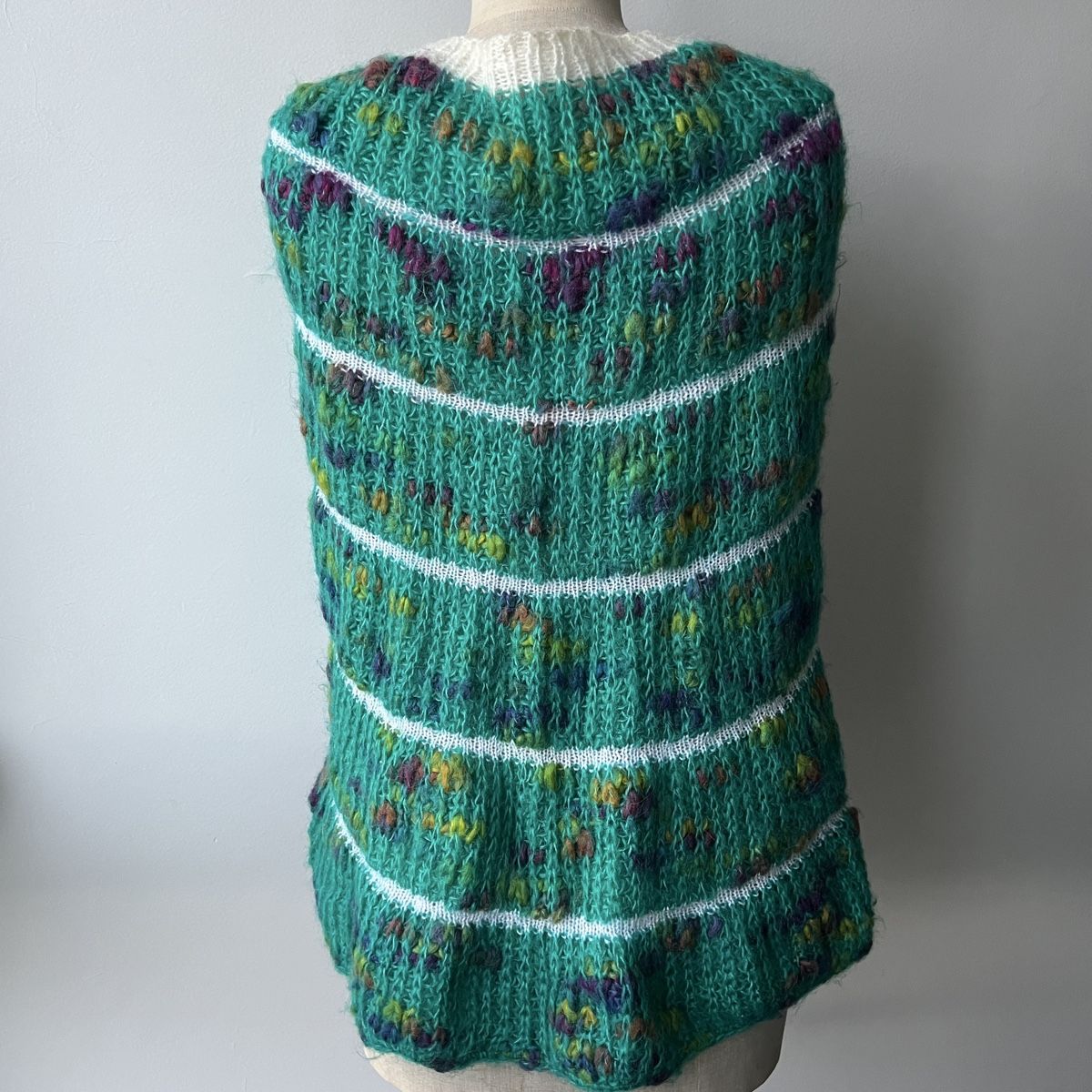 Altro in Moda donna: Unique Knitted Poncho, Green, Striped, One Size - Handmade – Usato da Genève venduto da Kookiek 1