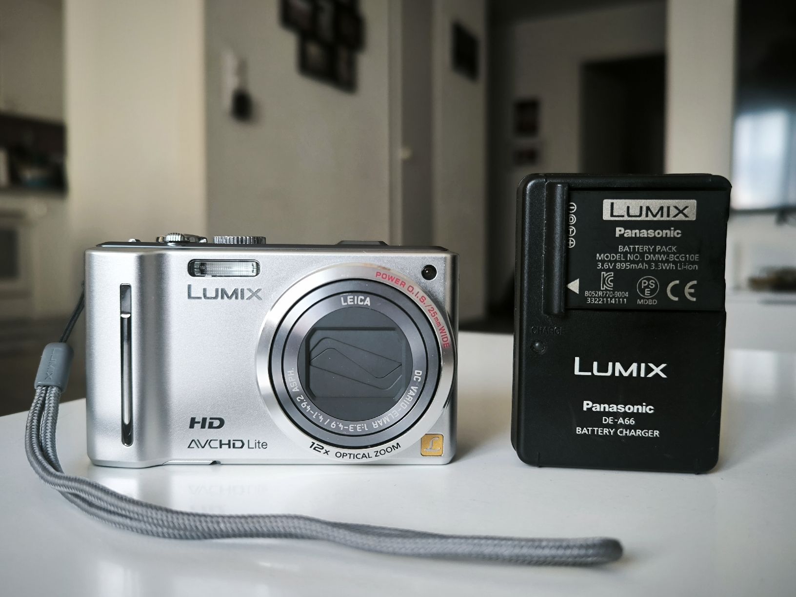 Panasonic Fotocamera: Panasonic Lumix TZ10  – Usato da Riaz venduto da vanucaptures