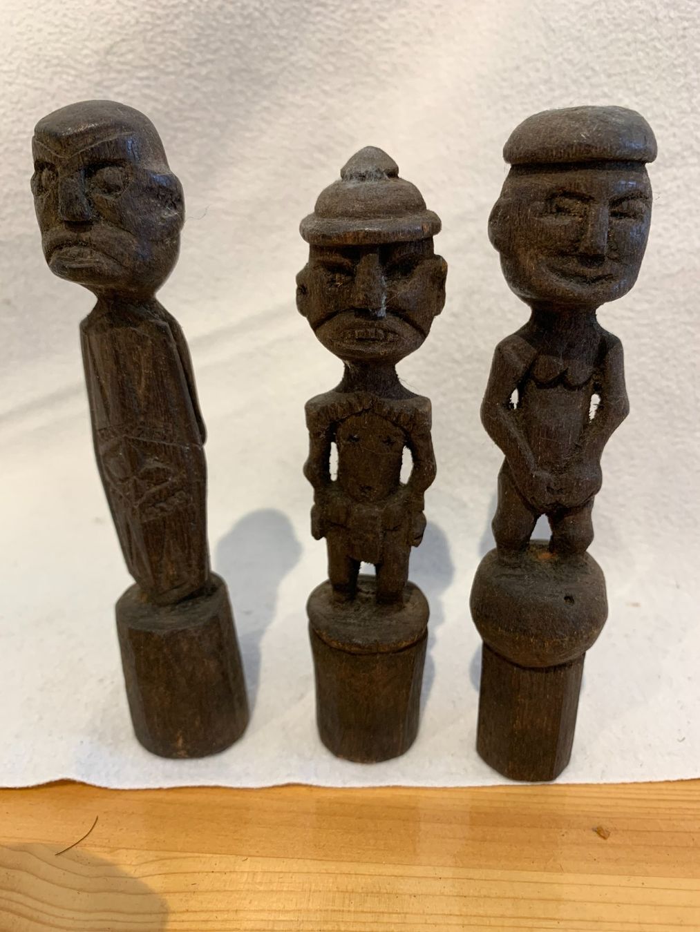 Skulpturen & Statuen: 3 Holz-Fetische aus Indonesien – Gebraucht aus Mumpf von dadaboygugulini
