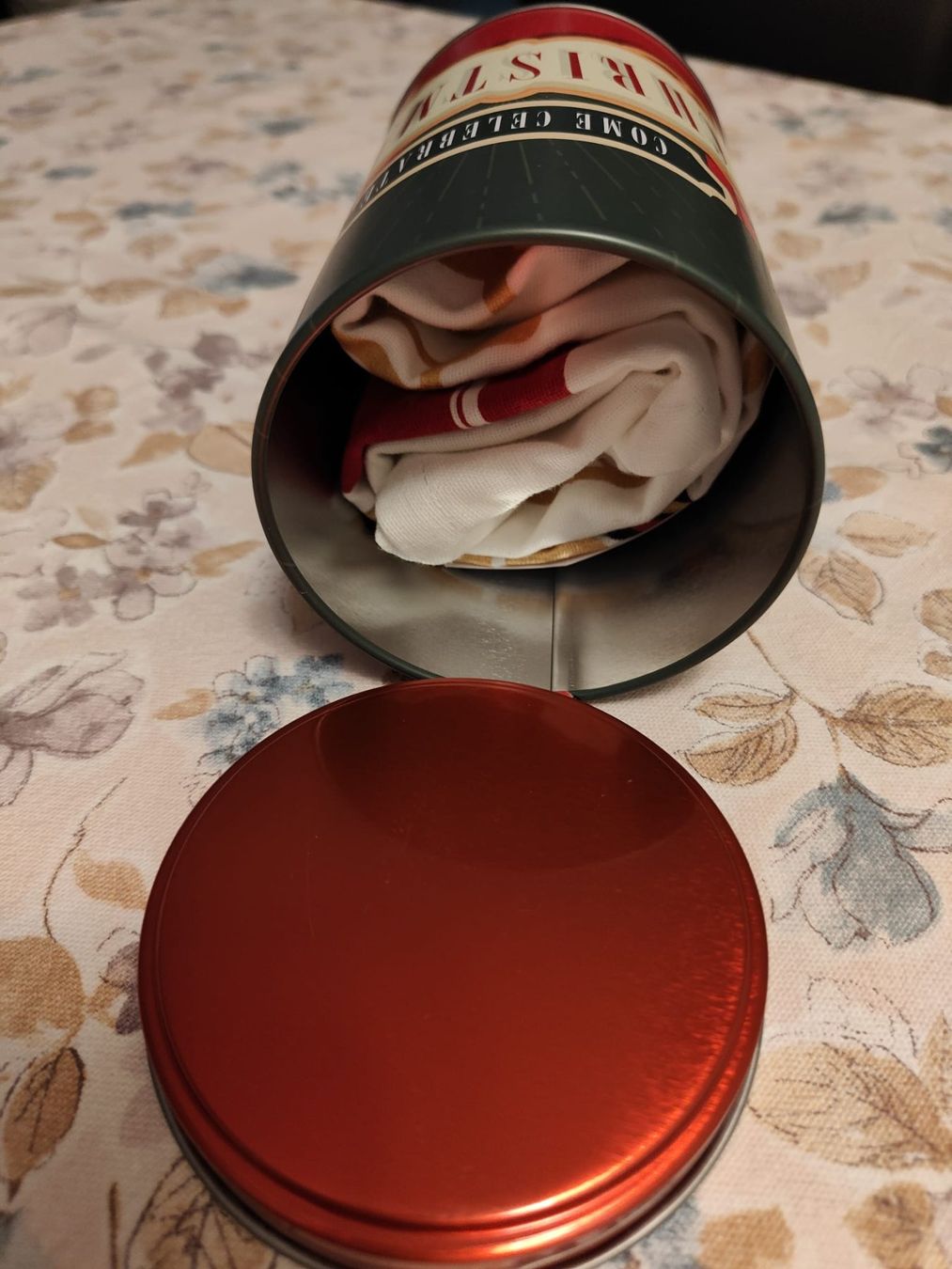 Tissus: Weihnachts Küchenhandtuch im Dose – Neuf avec emballage d'origine à Rancate par Solo_cose_belle 7
