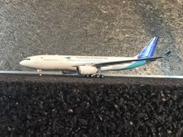 AIRBUS A330-200 GARUDA INDONESIA 1:400