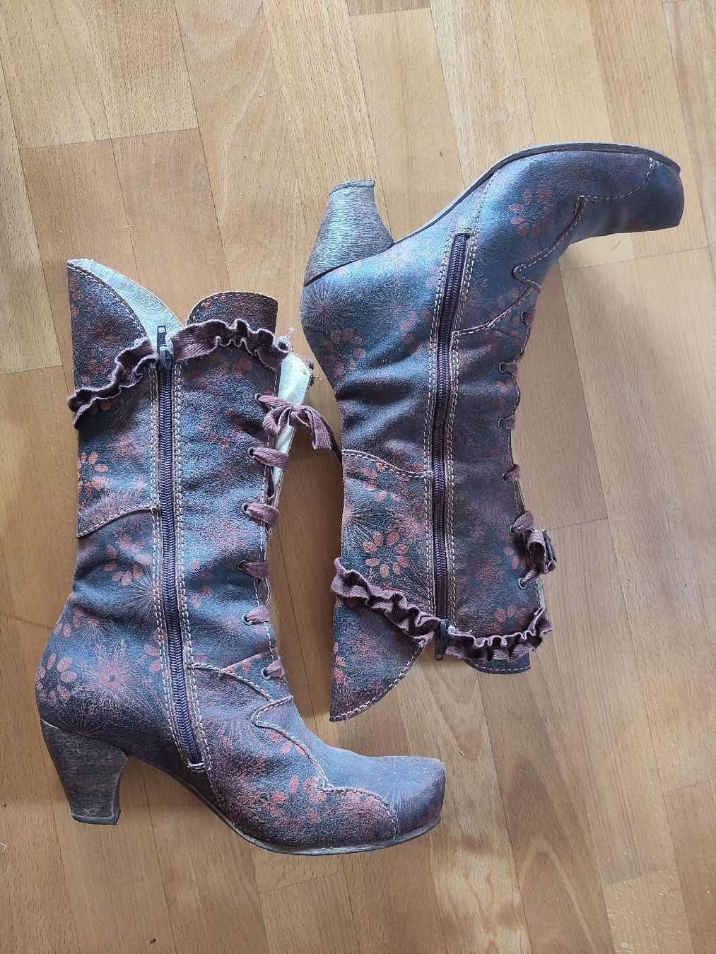 Scarpe da donna: Blumenstiefel Gr.39 im Shabby Look – Usato da Muttenz venduto da Greenbird01 3