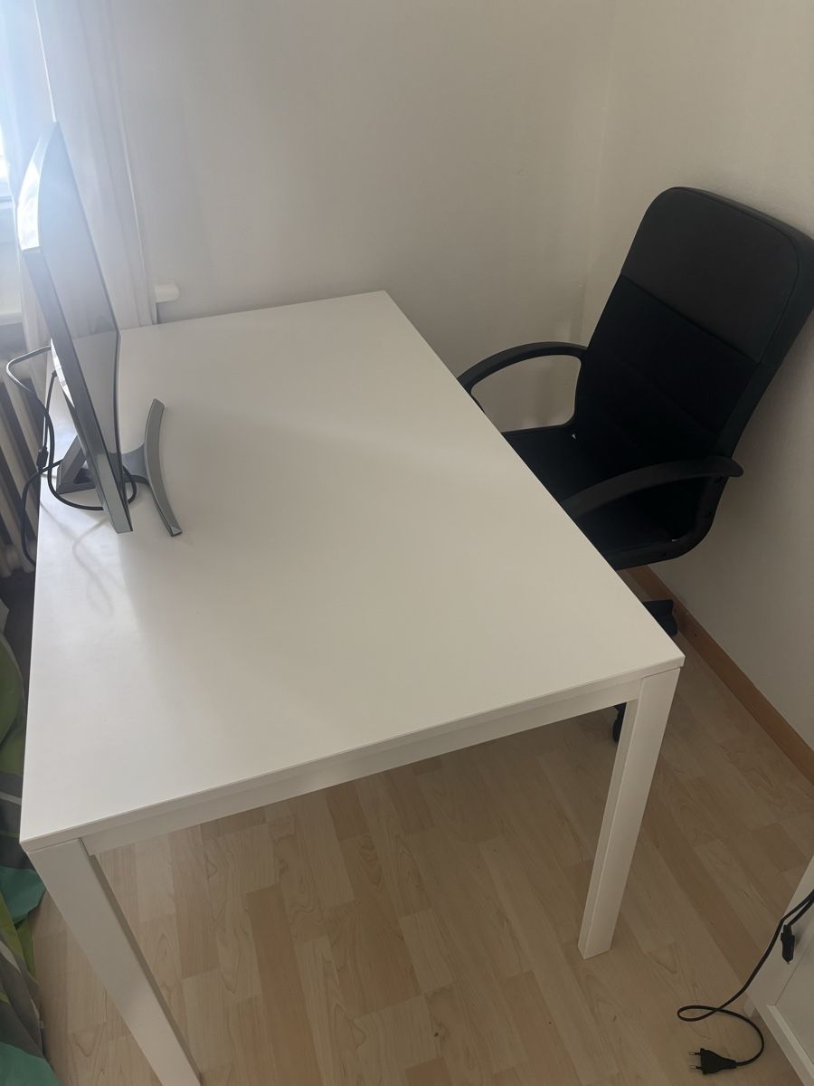 Ikea Tables: VIHALS Table Ikea – D'occasion à Neuhausen par george.hatton 1