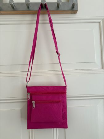 Praktische Umhängetasche / Handytasche