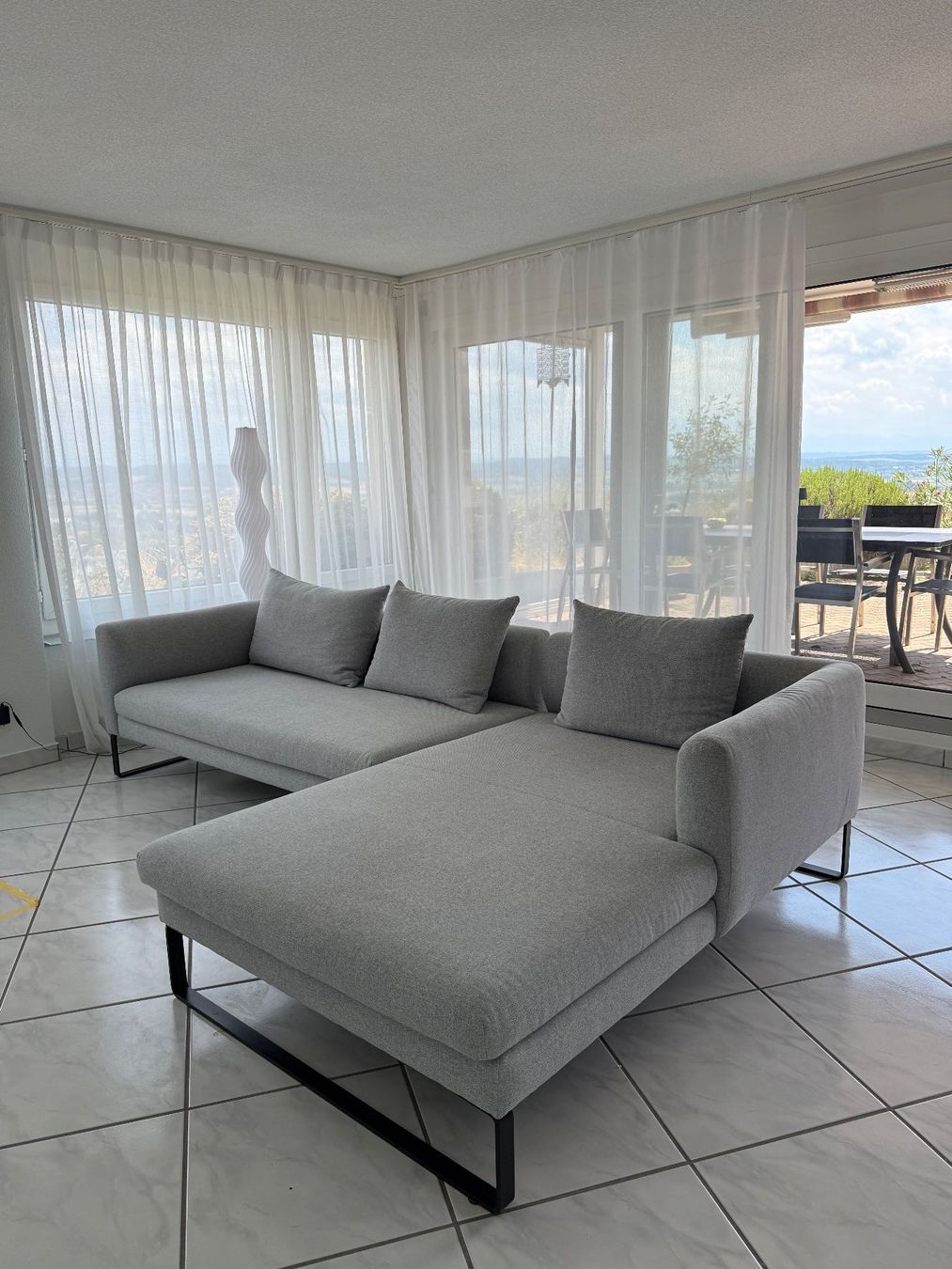 Divani: Graues Stoffsofa – Usato da Grenchen venduto da BuyingandSelling