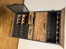 Moderner Weinschrank / Weinregal im Industrial-Style (Massiv