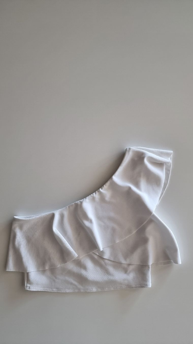 Tops: Weisses Sommer Top mit Volant, Grösse S/M – Gebraucht aus Balgach von Patty04