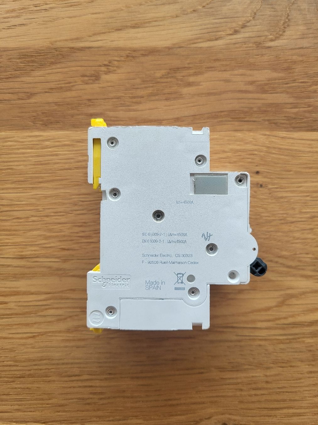 Schneider Interruttori: FI/LS C13 30mA – Nuovo (secondo la descrizione) da Engelburg venduto da ramon9014 1