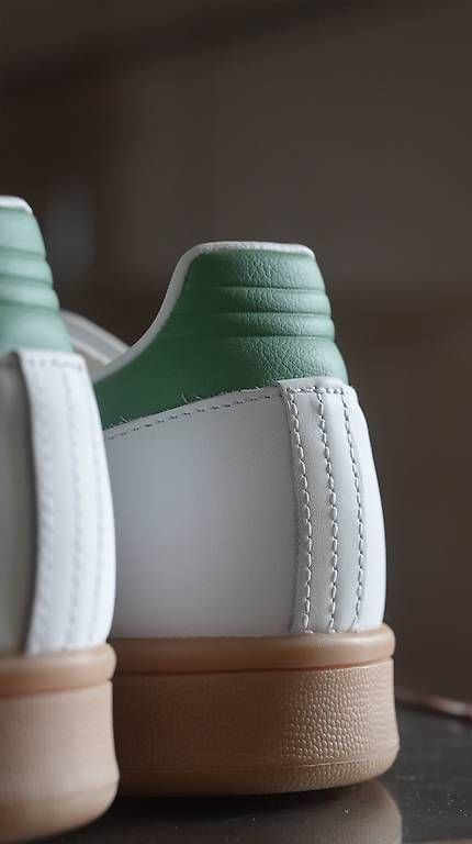 Herrenschuhe: Adidas Stan Smith - taille 42 2/3 - 100 CHF – Neu und originalverpackt aus Cottens von mat_6vkf 1