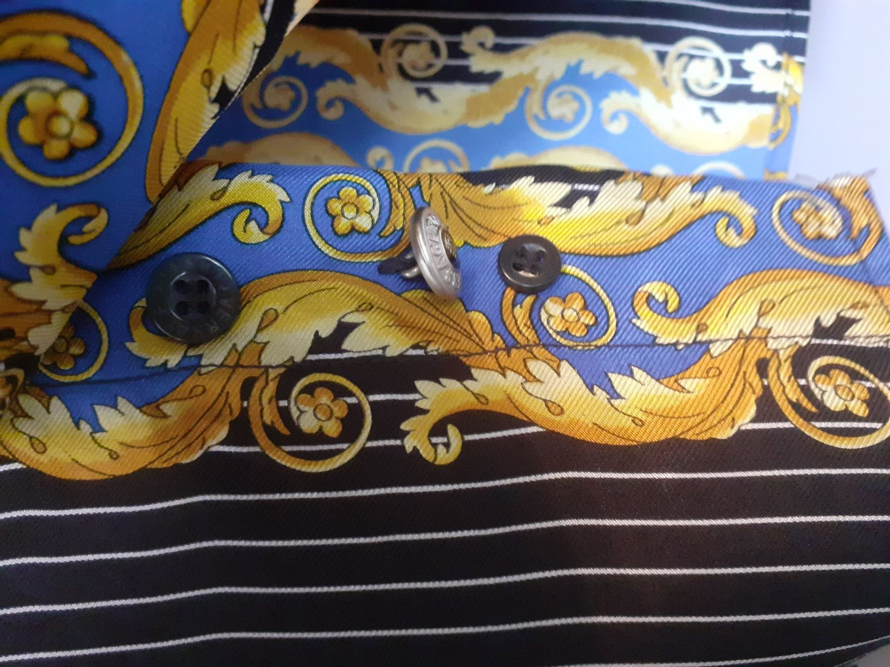 Versace Camicie: VERSACE Seidenhemd Classic V2, Vintage, Grösse M – Usato da Wangen an der Aare venduto da barzois 5