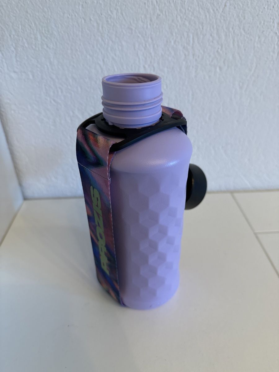 Borracce & Thermos: Coole Wasserflasche 1L Lila mit Tragegurt – Usato da Dättwil AG venduto da Fussballer