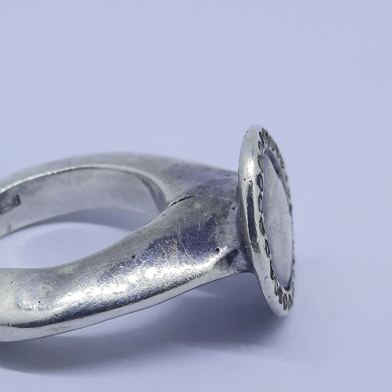 Bagues: Ästhetischer Silberring mit verschiedenfarbigen Edelsteinen – D'occasion à Unterägeri par Altgoldschmuck 2