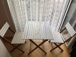 Klapptisch mit 2 Stühlen