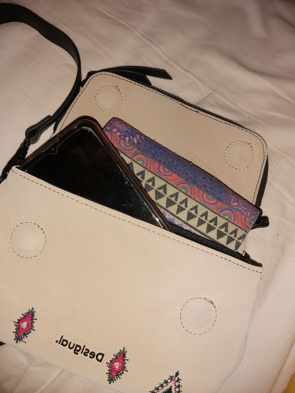 Desigual Borse da donna: Petit sac Desigual beige et noir – Usato da La Rippe venduto da veromaud 3