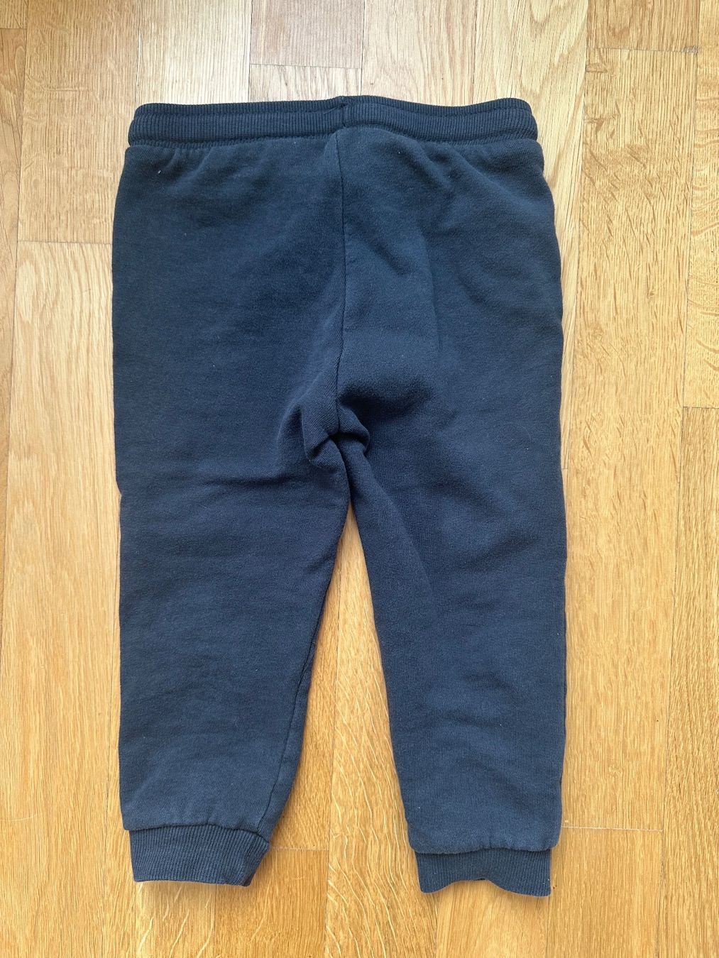 Pantaloni: Coole, bequeme Jogginghose, Grösse 98 – Usato da Unterägeri venduto da StefanGekko 3