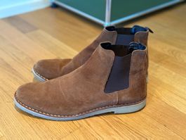 BROWN CHELSEA BOOTS
