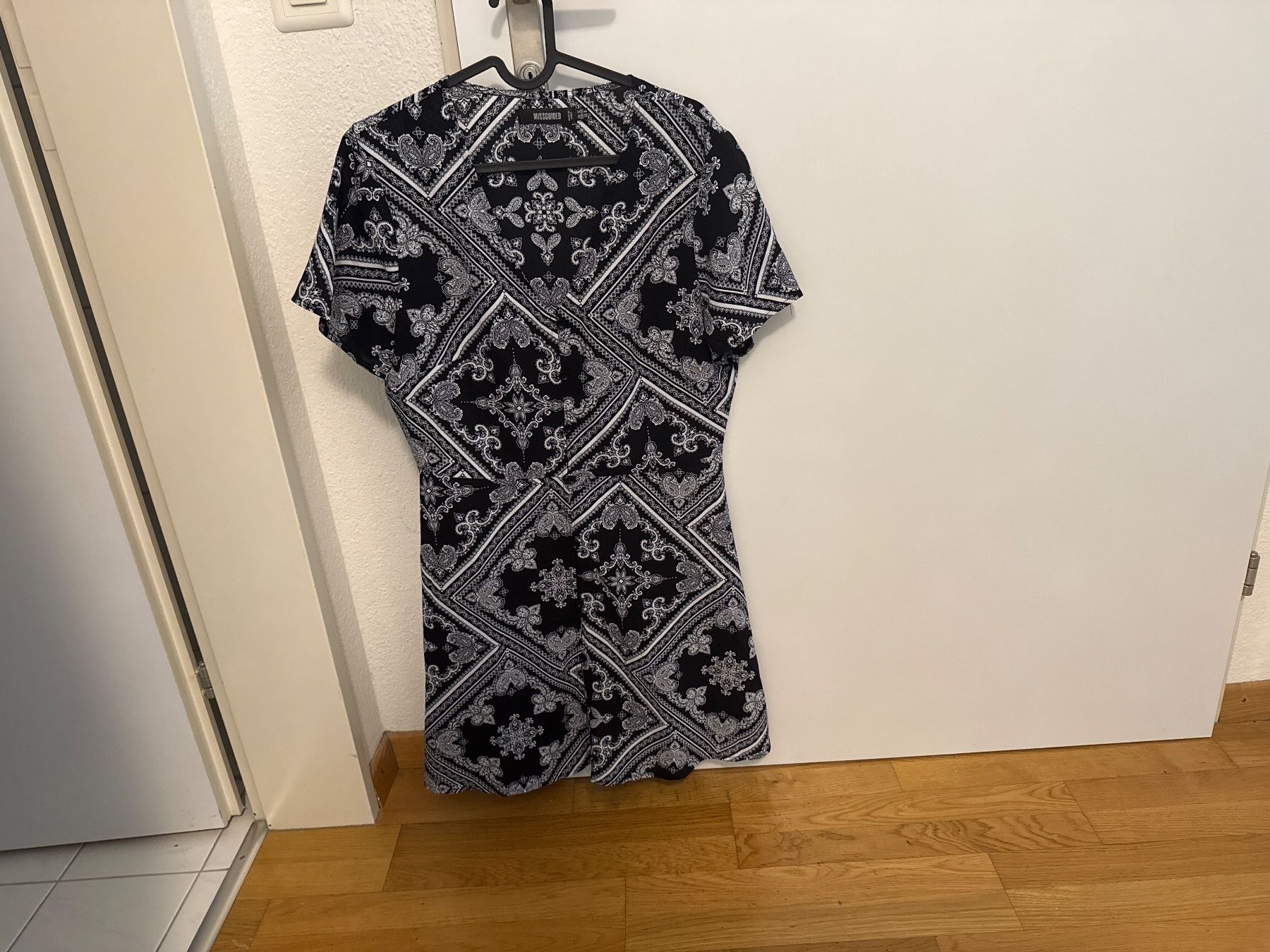 Vestiti: Missguided Blusenkleid Gr. 40 – Usato da Pfäffikon SZ venduto da Melanie335