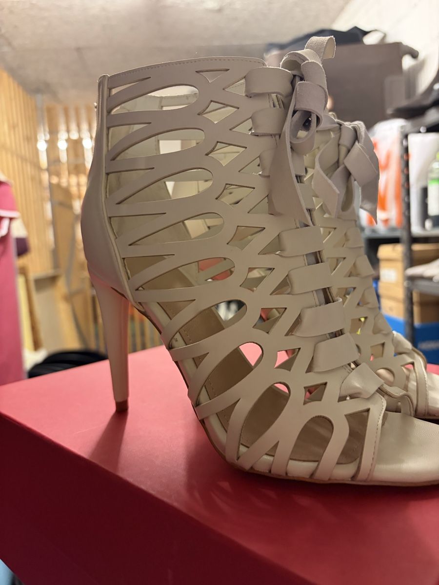Guess Scarpe da donna: High Heels beige cut-out size 36 – Nuovo (secondo la descrizione) da Zürich venduto da son_8gjd 1