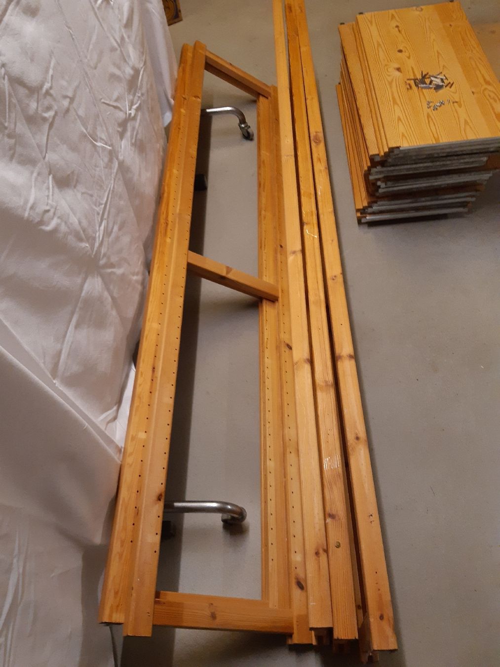 Regale: Holzgestell  – Gebraucht aus Spiegel b. Bern von hopplas 2