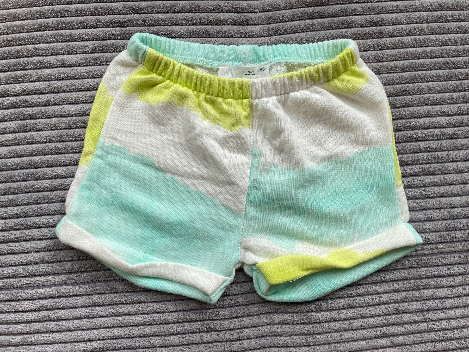 Zara Pantaloni: Hose kurz Zara Grösse 68 – Usato da Watt venduto da SilviaS0209