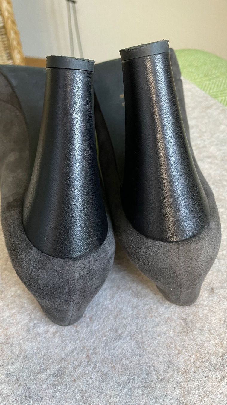 Scarpe da donna: Pumps Wildleder grau Les Venues Gr. 39 – Usato da Birsfelden venduto da Nic21 5