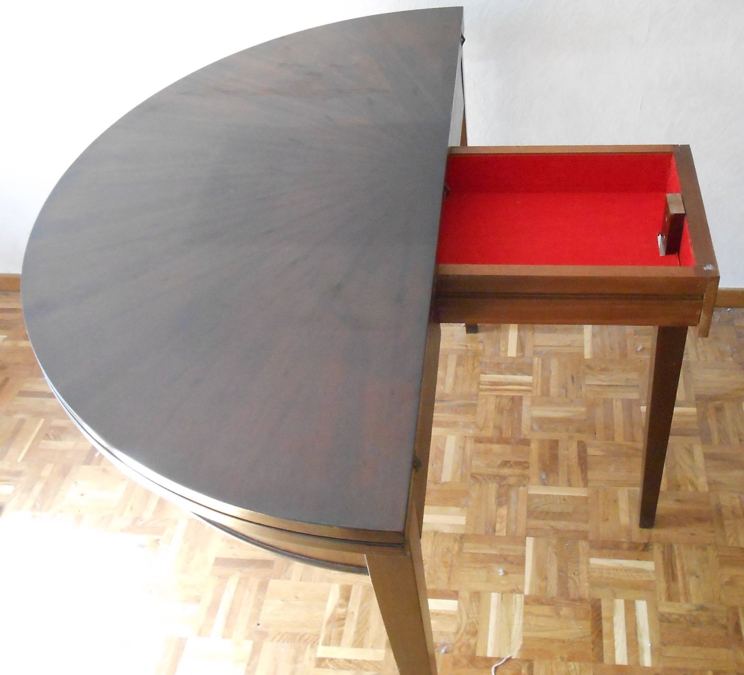 Tables: Table ronde demi-lune – D'occasion à Bossonnens par ysc_9q2f 1