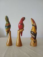 HANDGESCHNITZTE PAPAGEIEN AUS BALSAHOLZ, 3-TEILIGES  SET