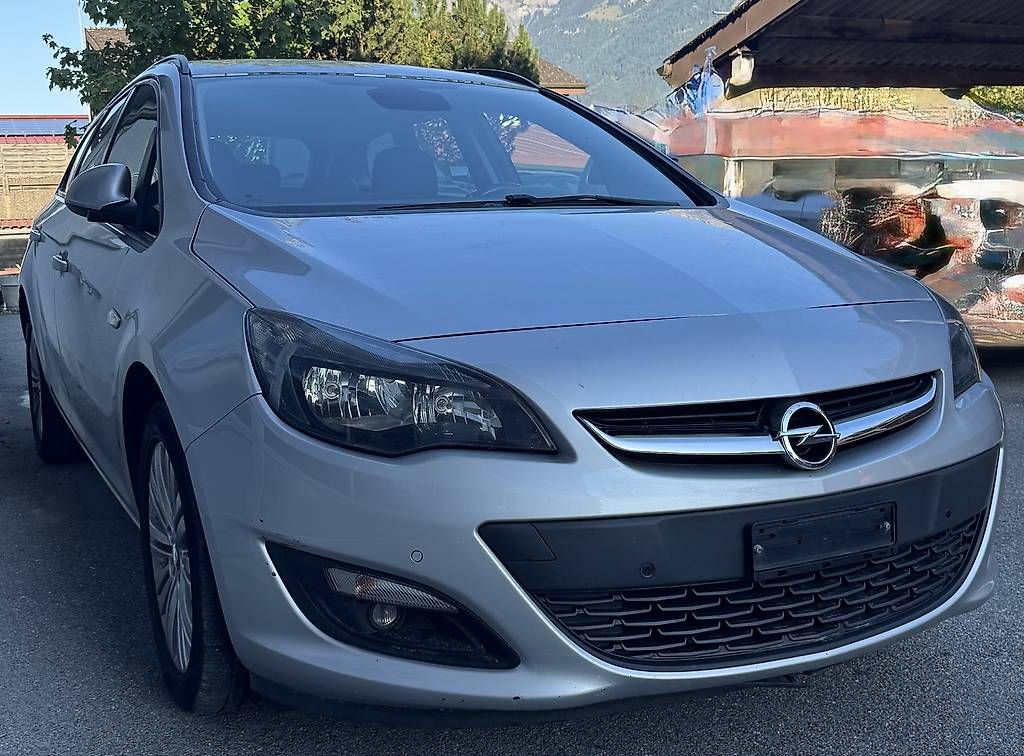 Automobili: Opel Astra J Facelift  – Usato da Interlaken venduto da vla_s2q6