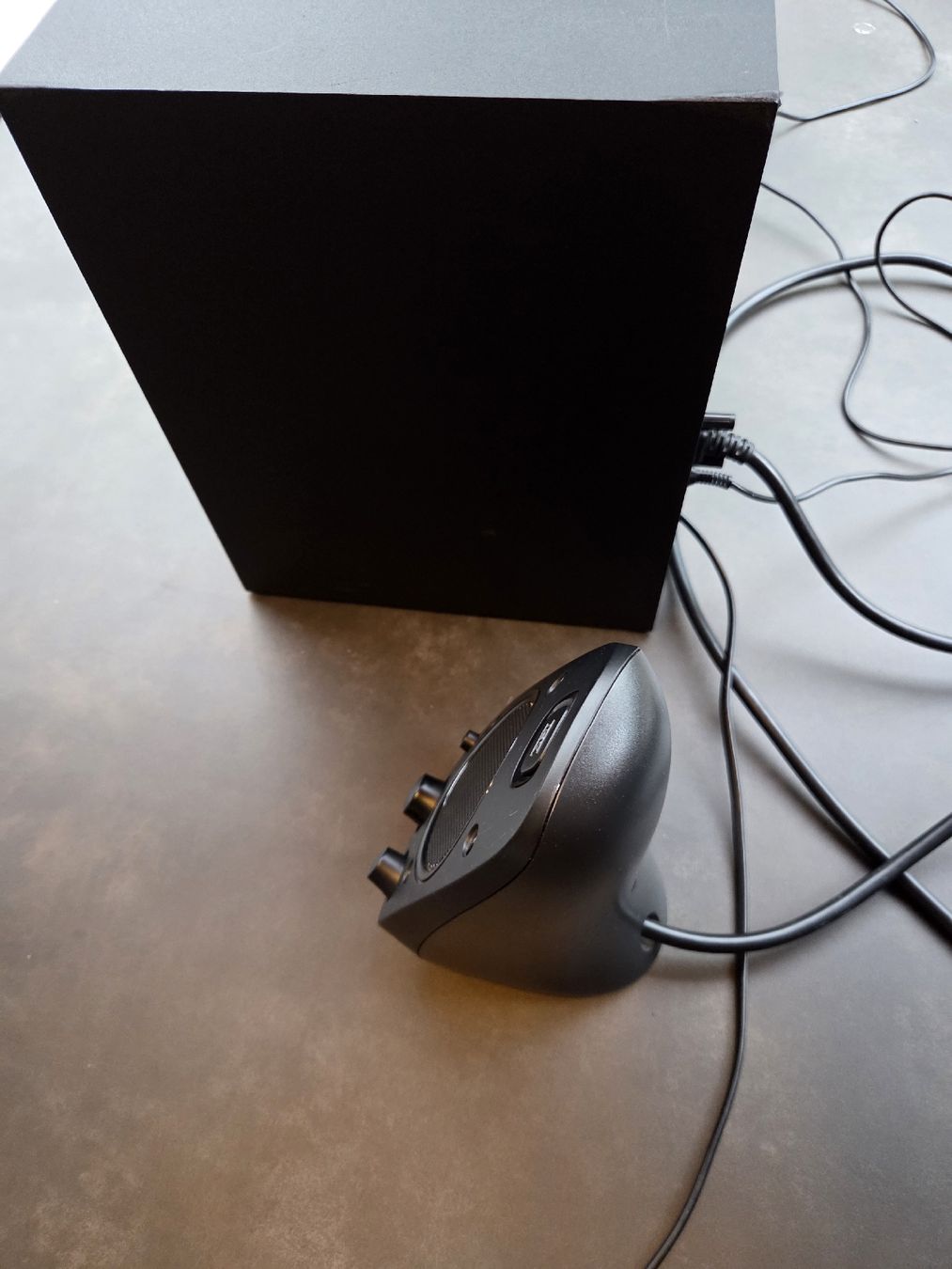 Logitech Lautsprecher: Logitech Z-623 Lautsprecher System – Gebraucht aus Arbon von Mamamia13 3